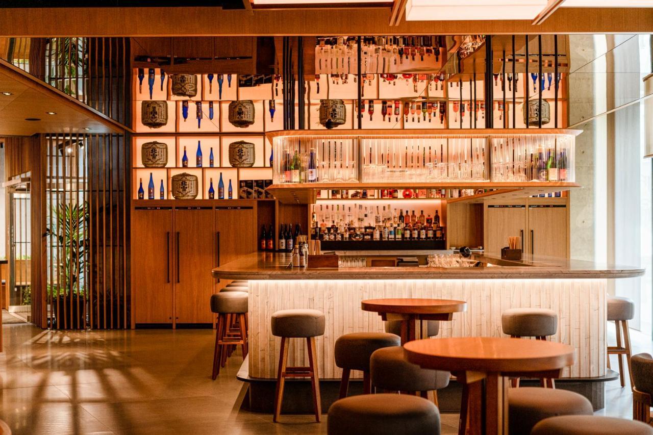 Nobu Hotel Varsavia Esterno foto The bar at the hotel