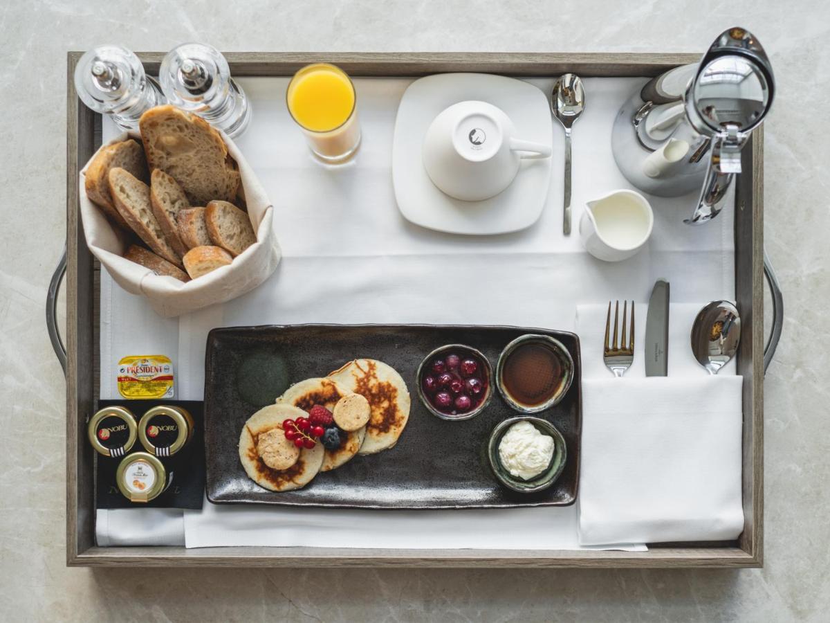 Nobu Hotel Varsavia Esterno foto Room service breakfast