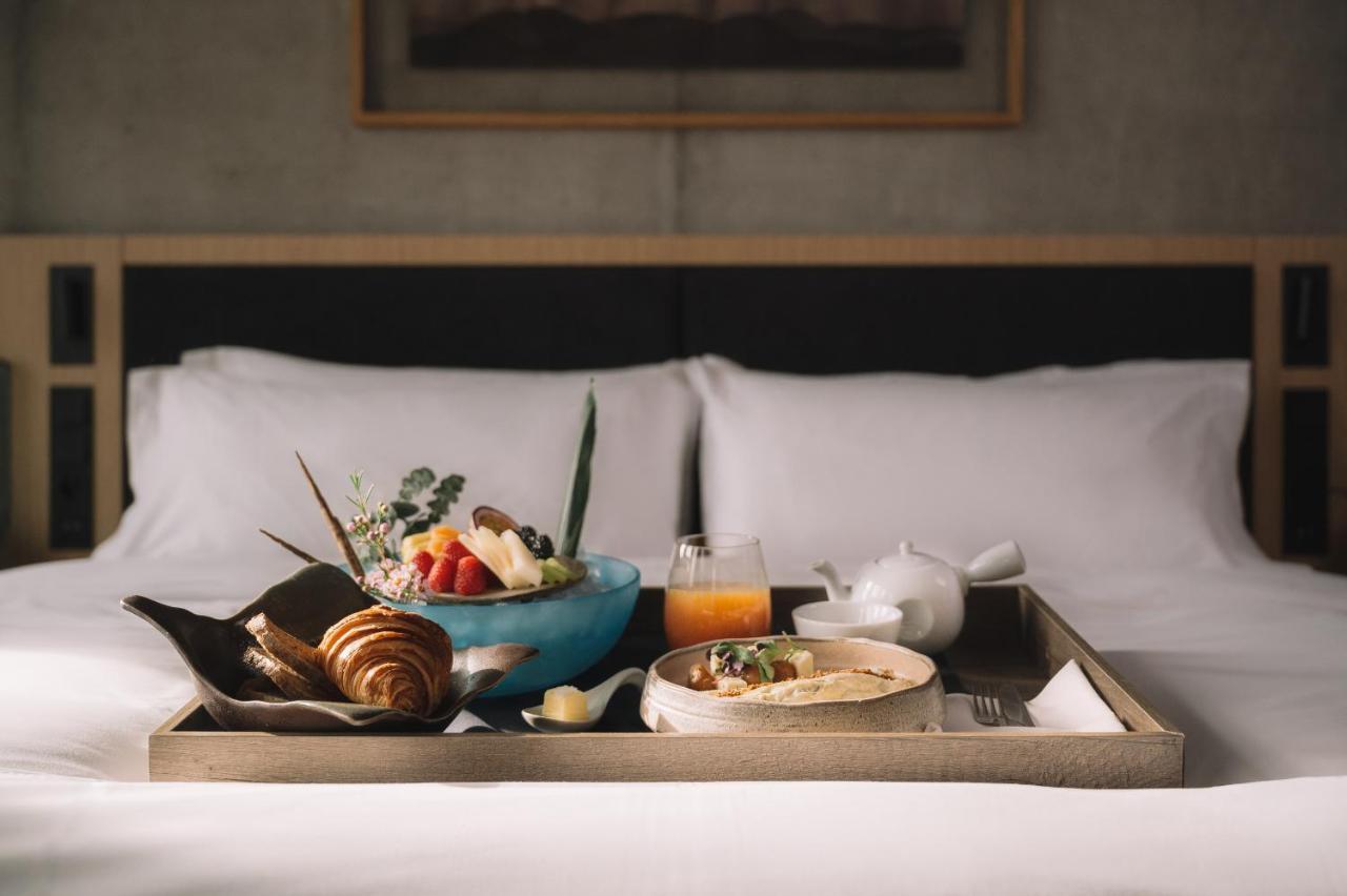 Nobu Hotel Varsavia Esterno foto Room service breakfast