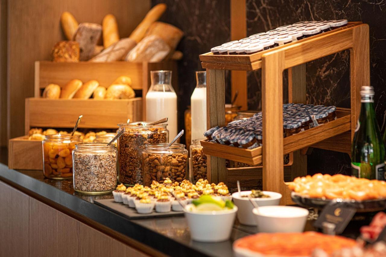 Nobu Hotel Varsavia Esterno foto A breakfast buffet