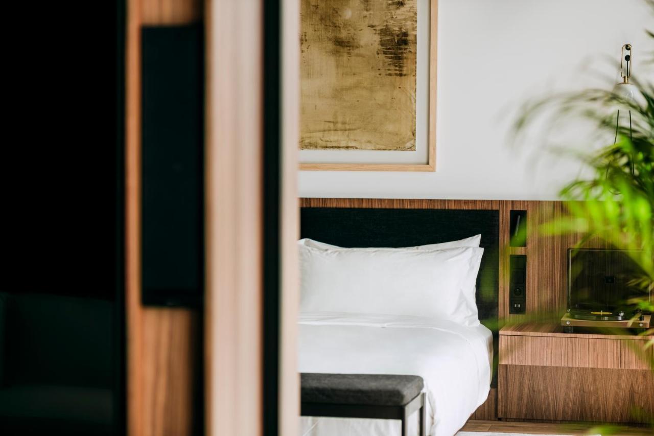 Nobu Hotel Varsavia Esterno foto A room at the hotel